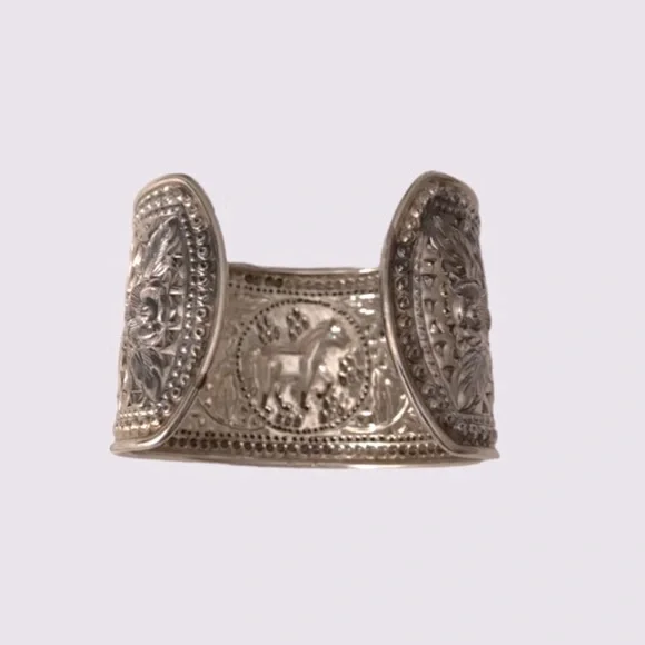 Vintage Equestrian Sterling Silver Wide Cuff Bracelet Stamped 925 - Picture 3 of 12